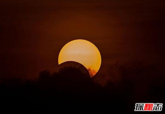 2018年8月11日日偏食中国可见，三次日偏食仅一次